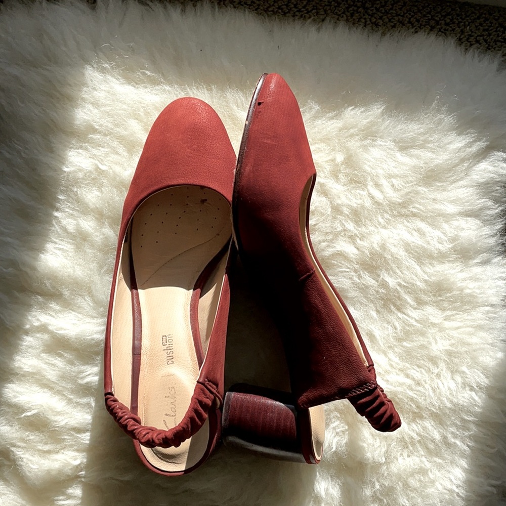 Clarks slingback pumps